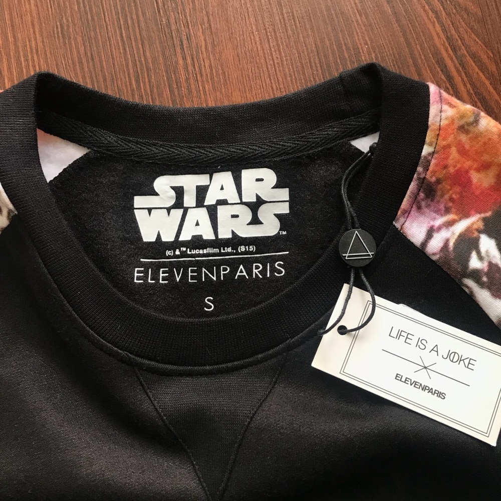 NEW: Special Addition Star Wars Sweater - Picture 4 of 4